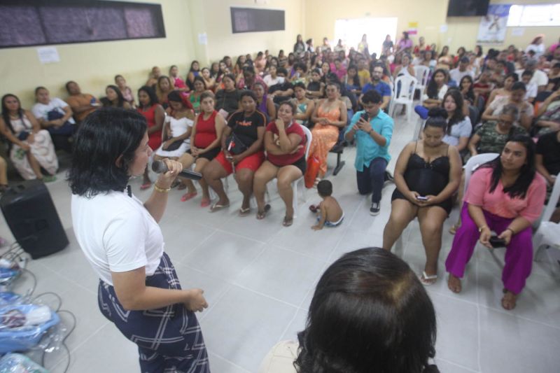 Ação comunitária em alusão Primeira Infância