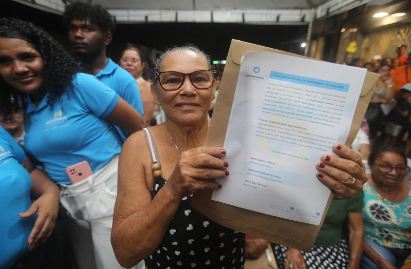 Entrega Títulos de Propriedades no conjunto Júlia Seffer