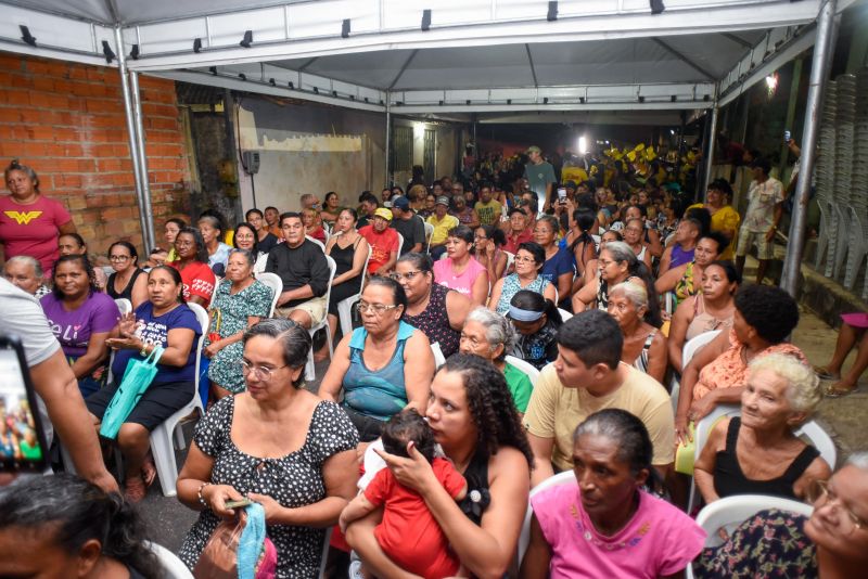 Entrega de Certidão de Imóveis para moradores da comunidade jardim Nova Vida no bairro 40 Horas