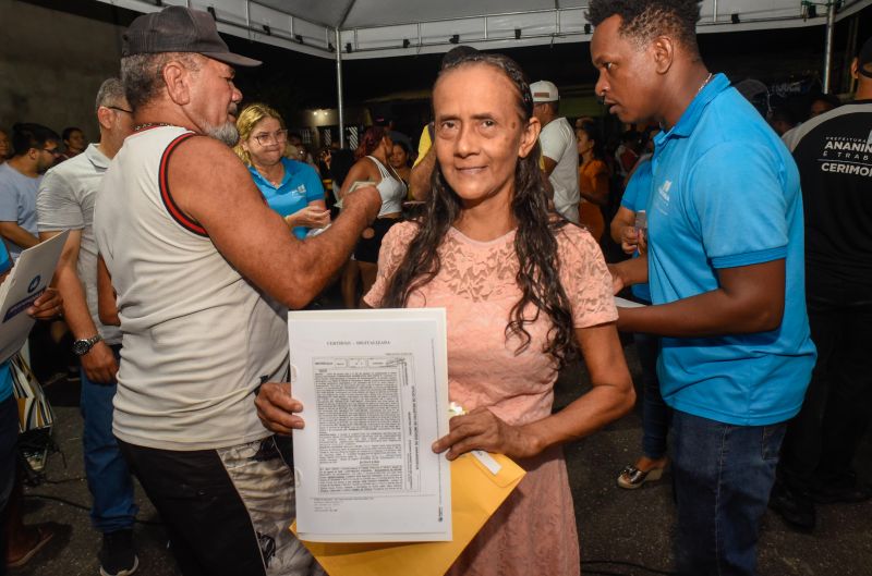 Entrega de Certidão de Imóveis para moradores da comunidade jardim Nova Vida no bairro 40 Horas