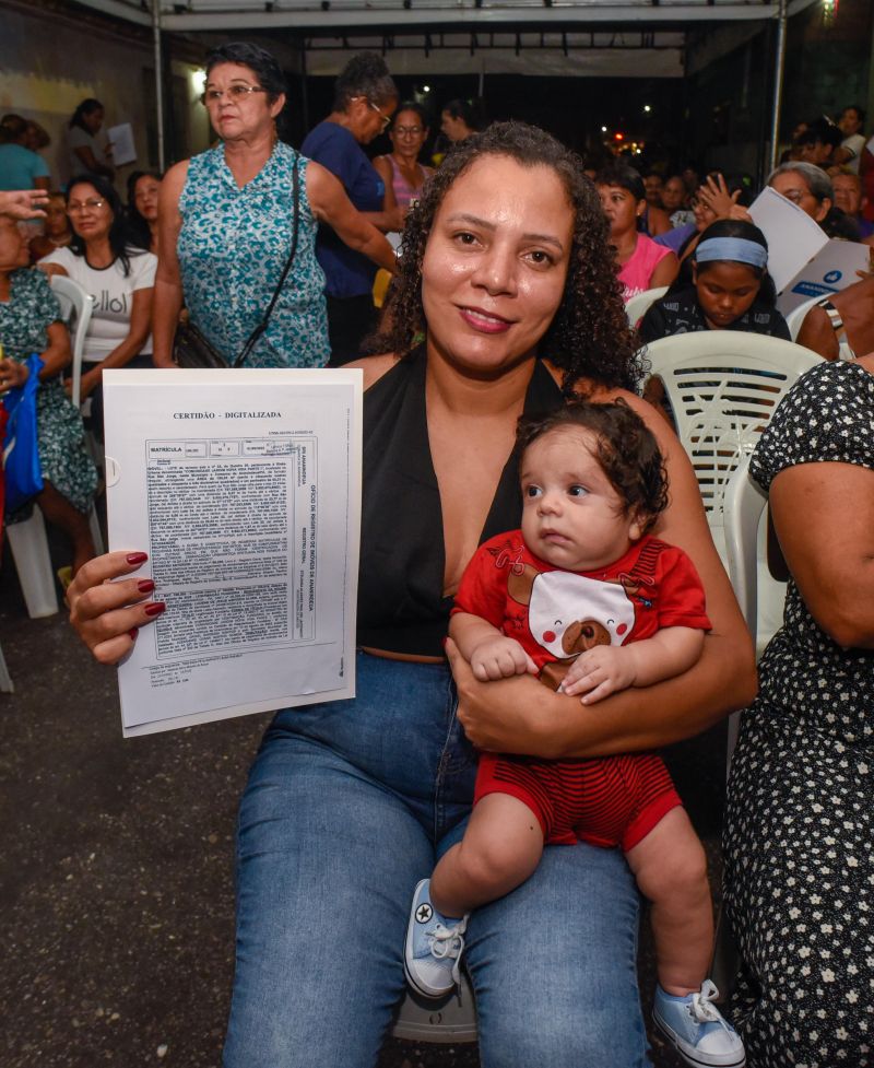 Entrega de Certidão de Imóveis para moradores da comunidade jardim Nova Vida no bairro 40 Horas