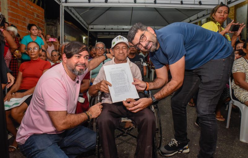 Entrega de Certidão de Imóveis para moradores da comunidade jardim Nova Vida no bairro 40 Horas