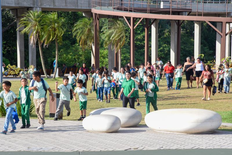 Visita guiada no parque Vila Maguary dos alunos da escola Gregório de Almeida Brito