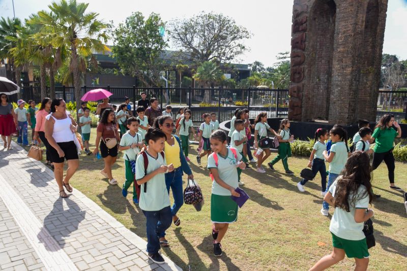 Visita guiada no parque Vila Maguary dos alunos da escola Gregório de Almeida Brito