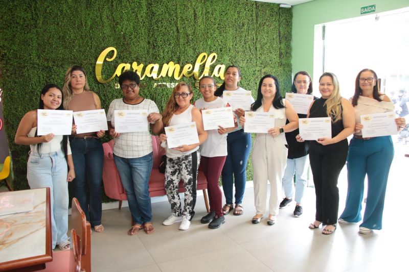 Certificação Doces que Encantam na Caramella avenida três corações