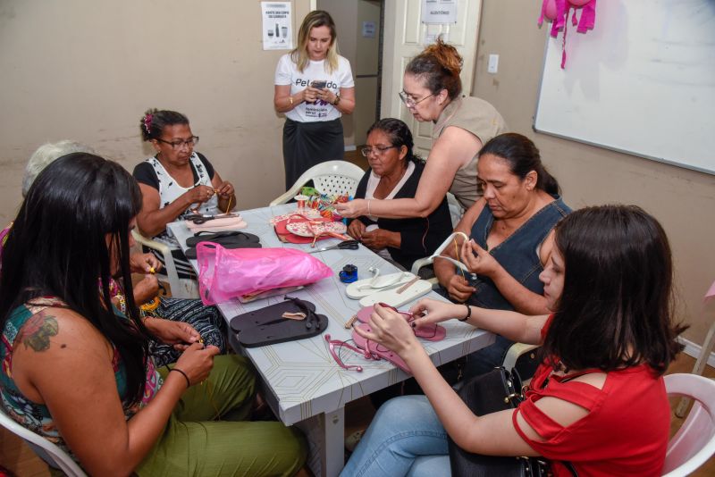 Curso de sandálias decoradas na Secretaria da Mulher