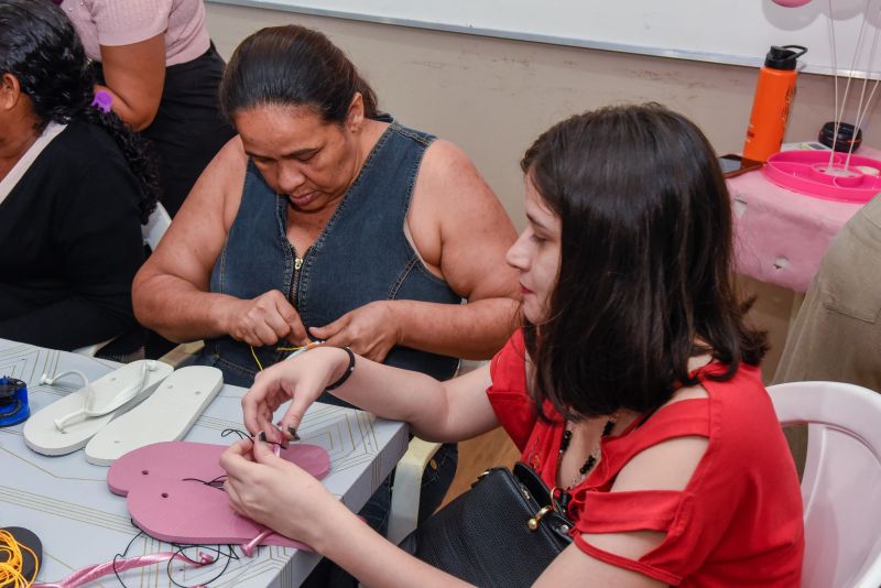 Curso de sandálias decoradas na Secretaria da Mulher