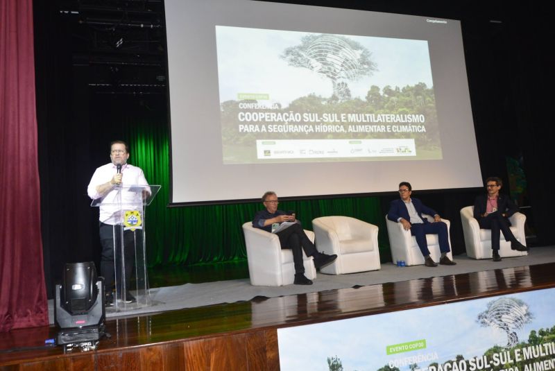 Fórum Internacional Pré-COP 30 no Teatro Municipal