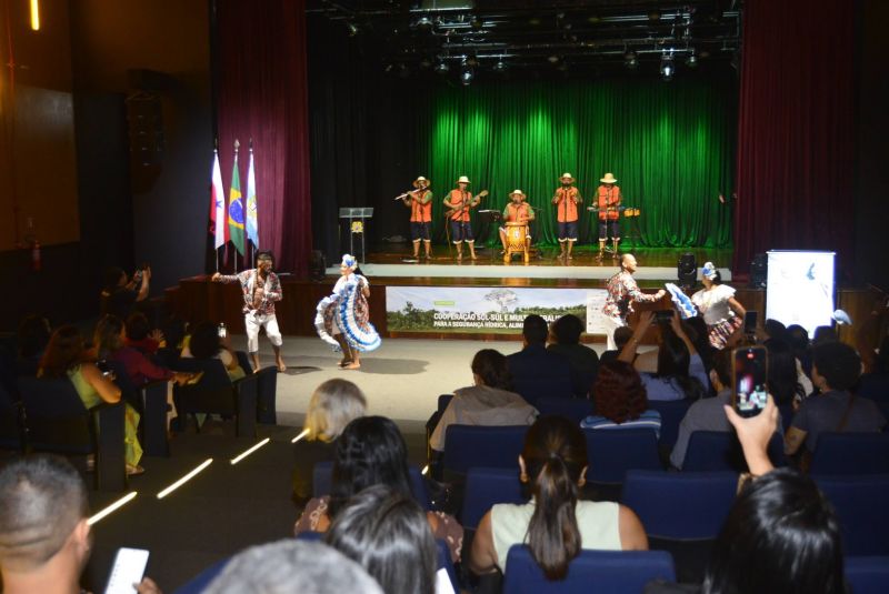 Fórum Internacional Pré-COP 30 no Teatro Municipal