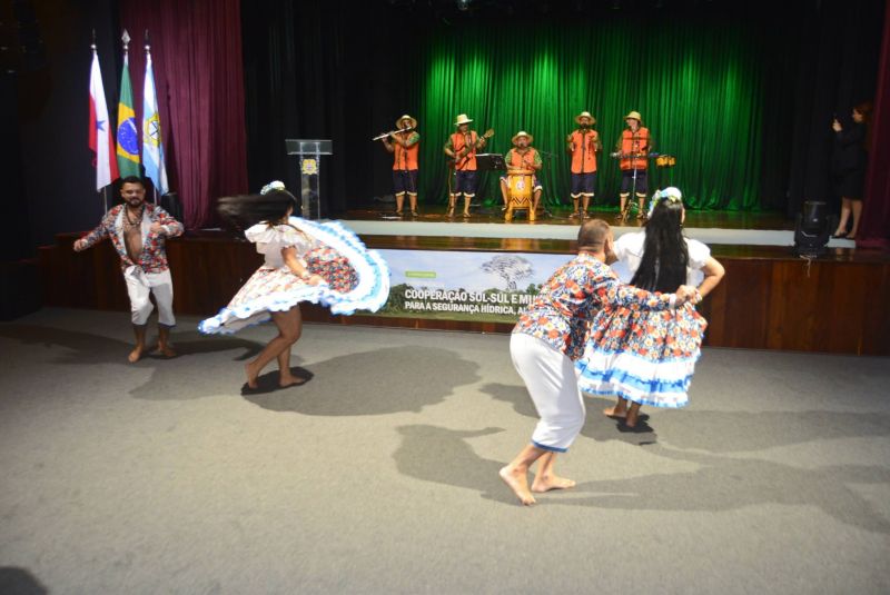Fórum Internacional Pré-COP 30 no Teatro Municipal