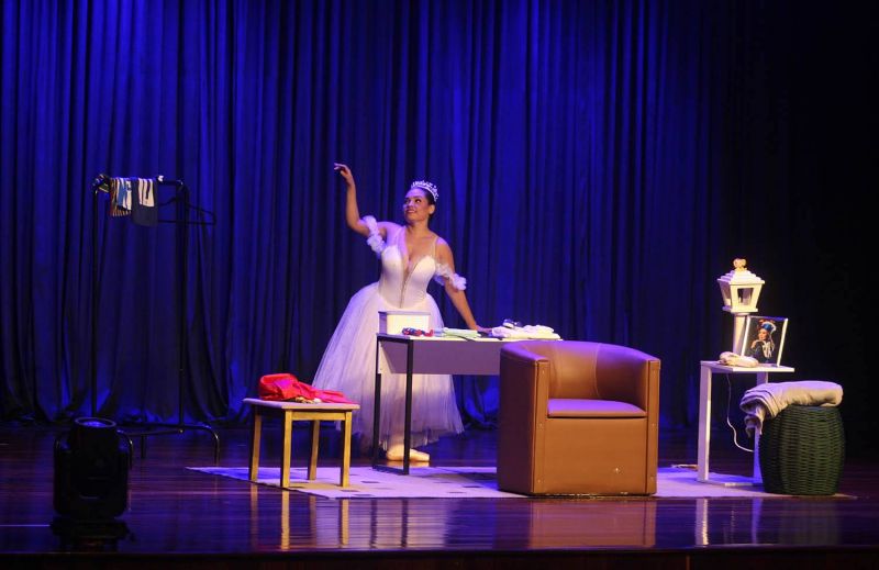 Monólogo além do silêncio com peça teatral de inclusão Autista