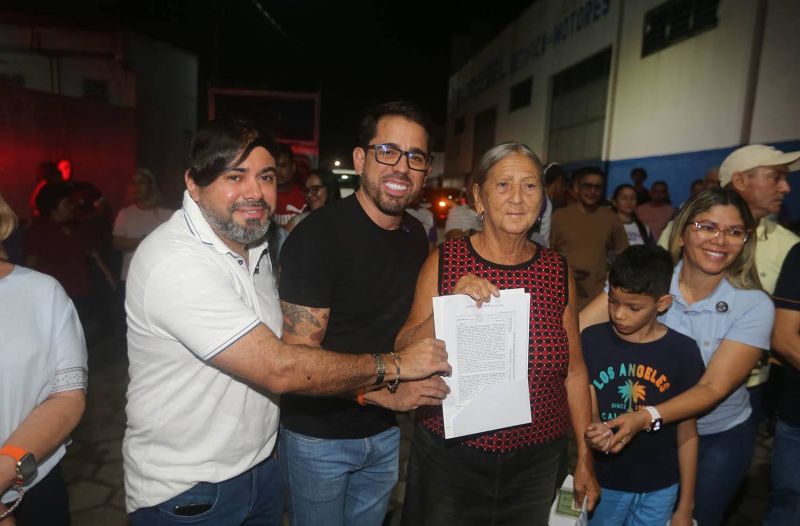 Entrega de Registro de Imóveis na Comunidade Levilândia