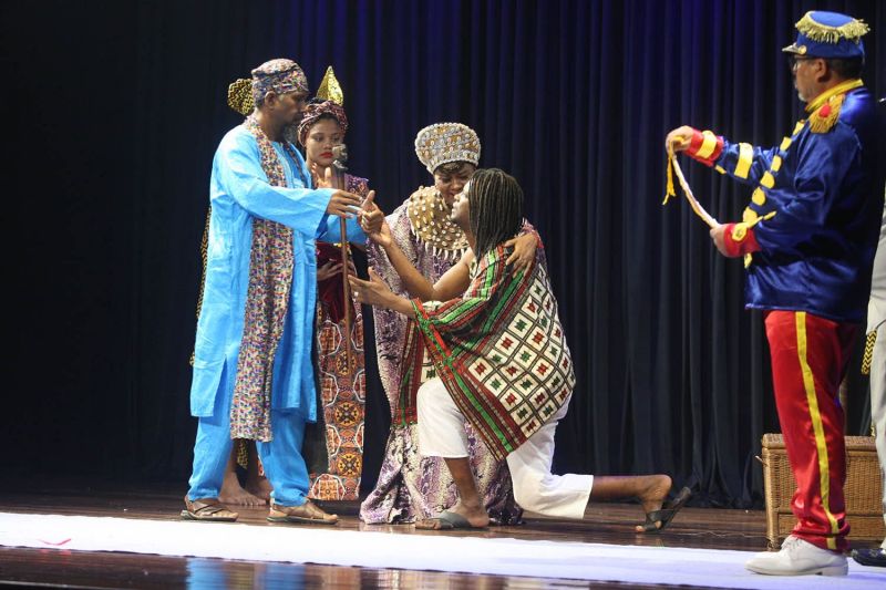 O Herdeiro Cativo do Reino de Mamwe, pauta Racial no teatro Municipal
