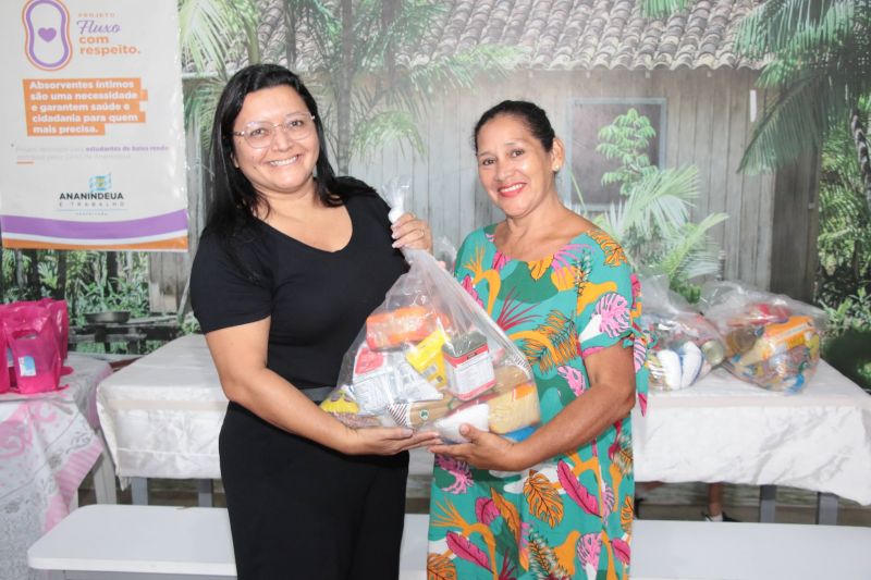 Entrega de apoio alimentar no CRAS Curuçambá