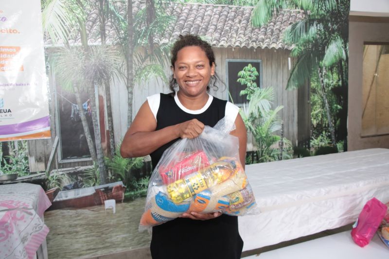 Entrega de apoio alimentar no CRAS Curuçambá