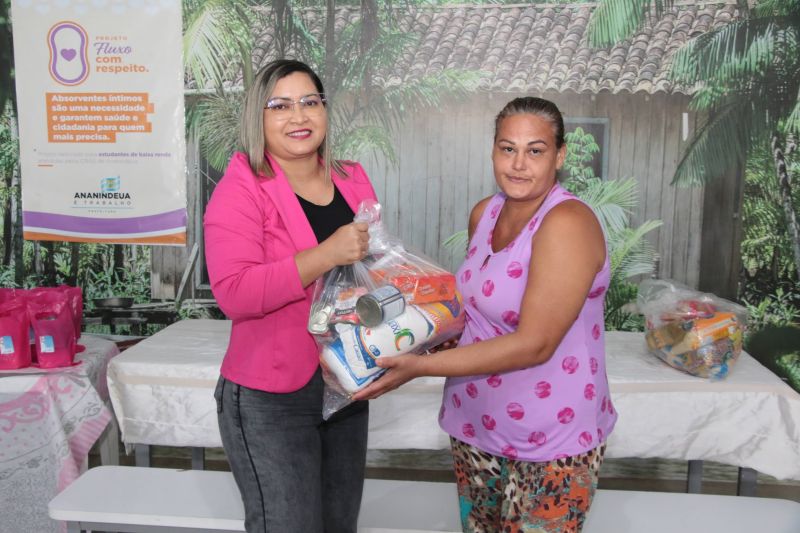 Entrega de apoio alimentar no CRAS Curuçambá