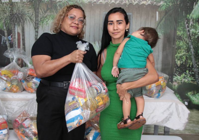 Entrega de apoio alimentar no CRAS Curuçambá