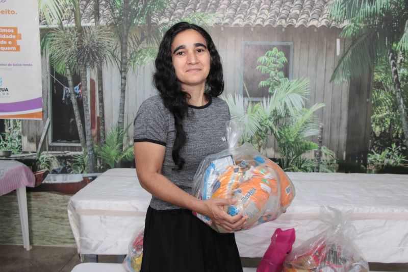 Entrega de apoio alimentar no CRAS Curuçambá