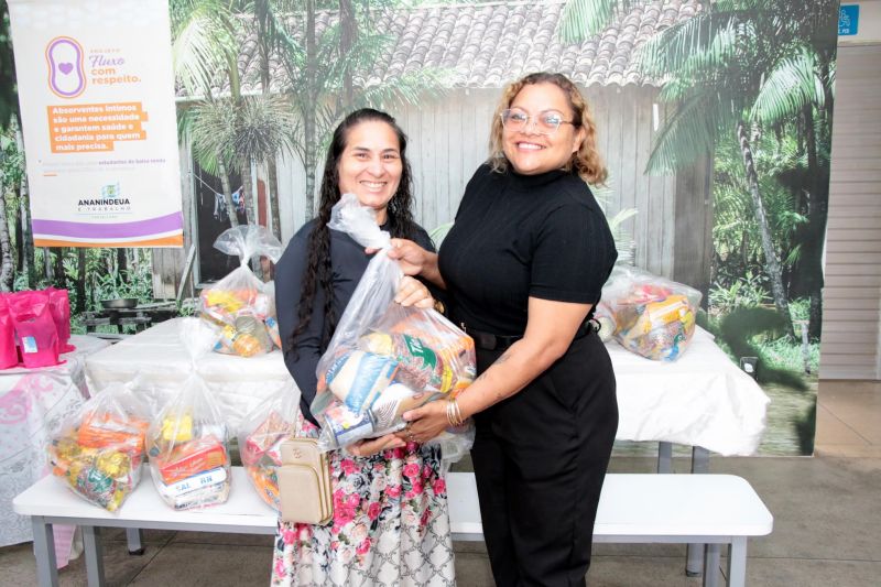 Entrega de apoio alimentar no CRAS Curuçambá