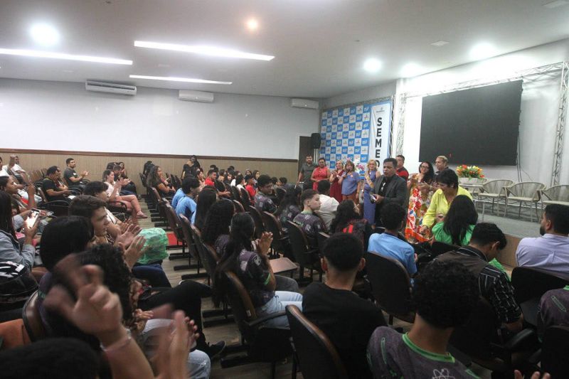 Alunos que participaram da OPA que vão viajar