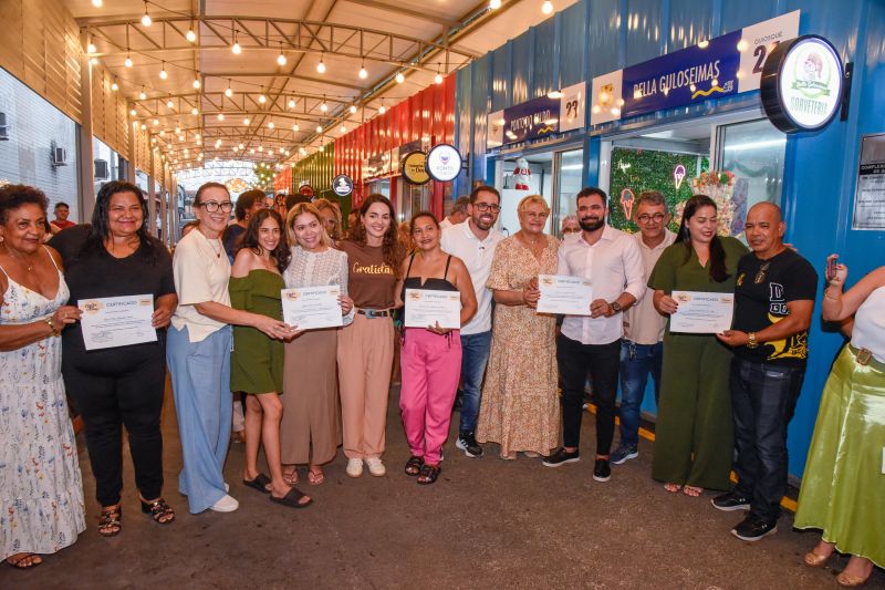 Entrega de certificado Doces que Encantam no Parque do 8