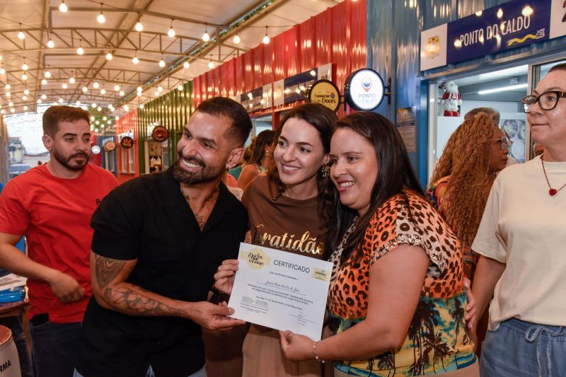 Entrega de certificado Doces que Encantam no Parque do 8