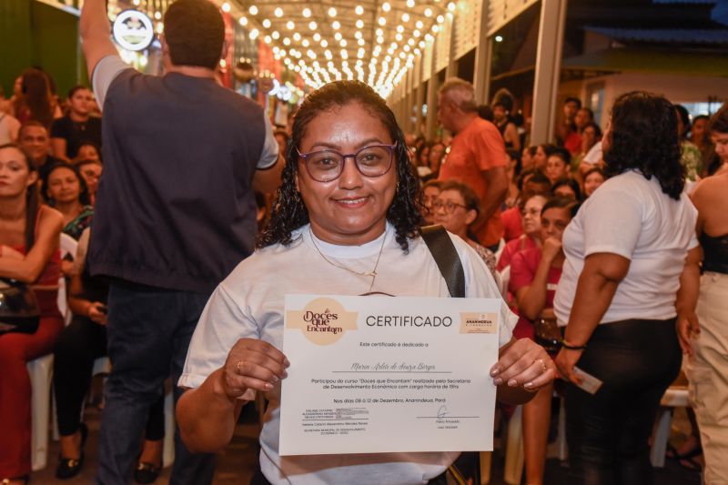 Entrega de certificado Doces que Encantam no Parque do 8