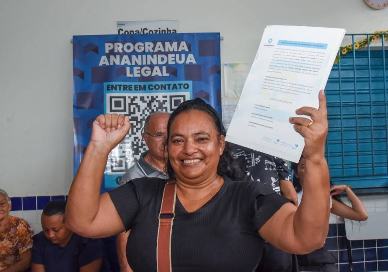 Janaina dos Santos, contemplada com o título de posse 