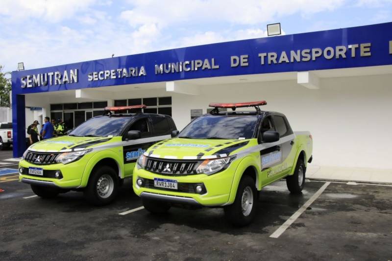 Viaturas da Semutran.