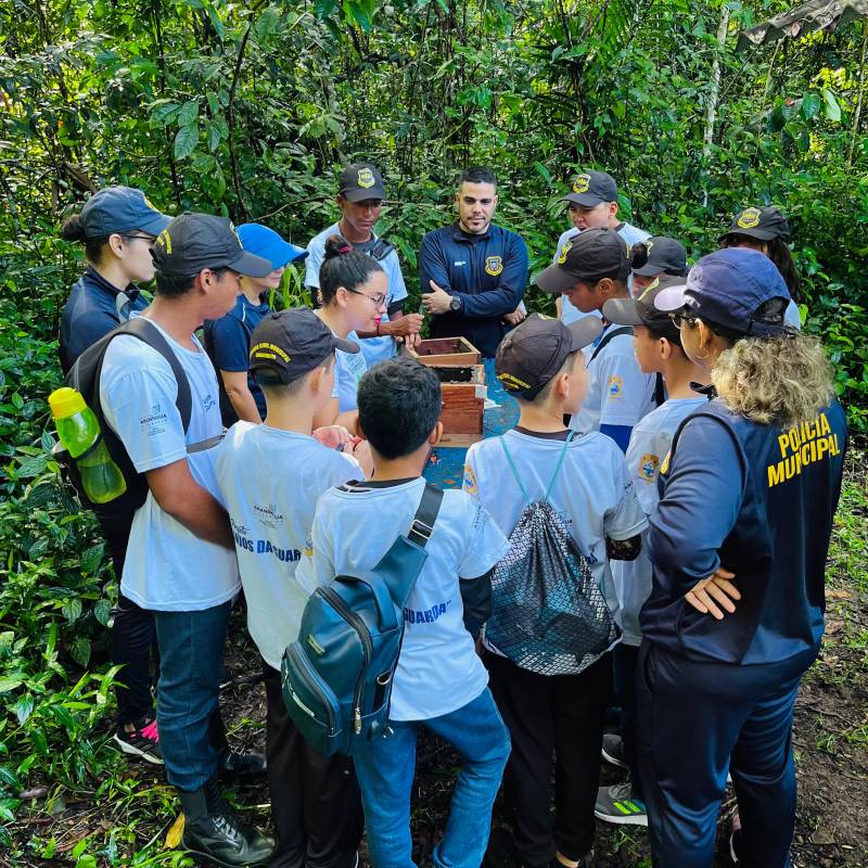 Alunos do Projeto Anjos da Guarda realizam visita educativa ao Refúgio de Vida Silvestre Metrópole da Amazônia