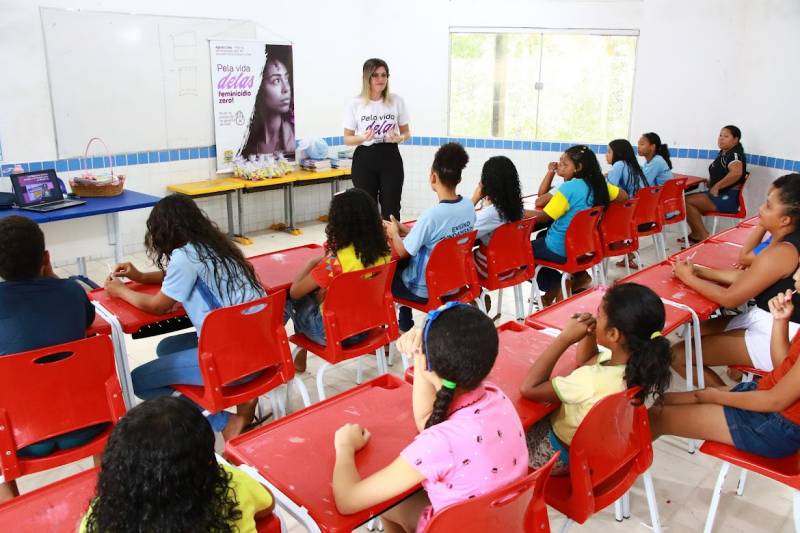 Ação “Maria da Penha vai à escola” leva debate sobre violência doméstica ao Quilombo do Abacatal