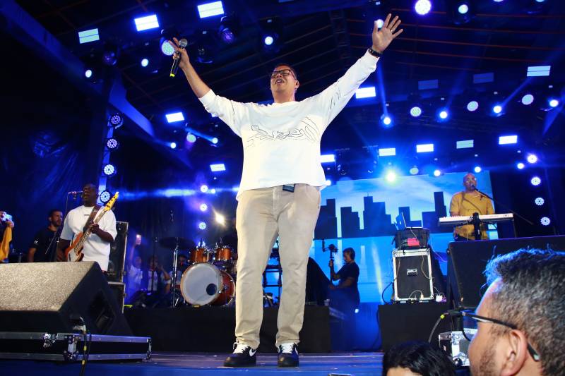 O cantor Anderson Freire emocionou o público com seu grandes sucessos.