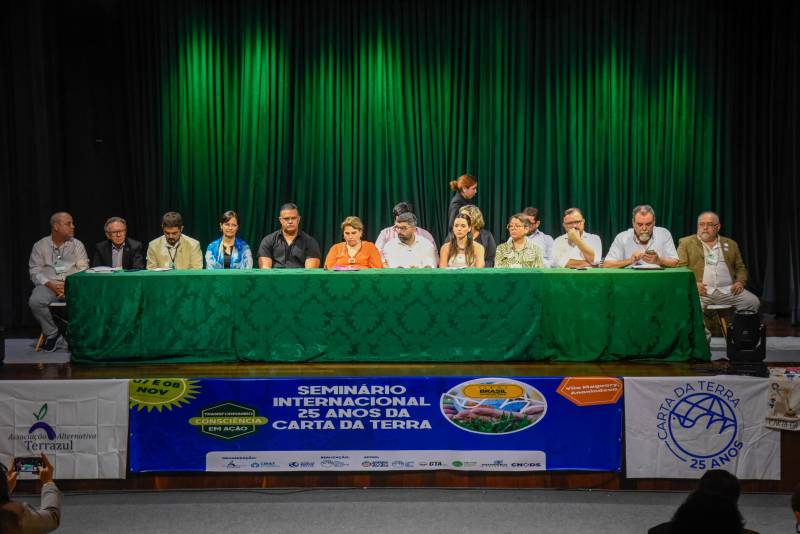 Mesa de Abertura do evento. 