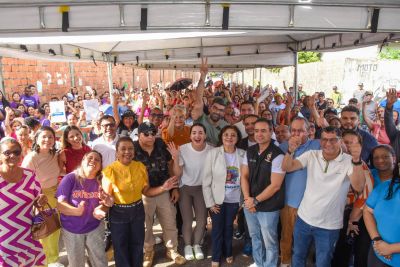 Prefeitura entrega mais de 3 mil documentos definitivos de propriedades na comunidade Carlos Marighella