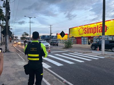 Nova faixa de pedestres é instalada na Avenida Mário Covas para garantir mais segurança viária