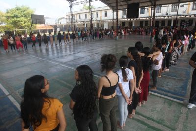 Mais de 200 jovens participam de ensaios para o Baile de Debutantes em Ananindeua