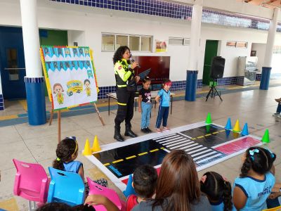 Educação no trânsito desde cedo: SEMUTRAN realiza ação educativa na Escola Gunnar Vingren