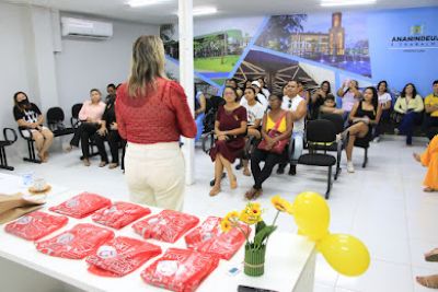 SEMMU promove ação do Setembro Amarelo no CREAS II com foco no enfrentamento à violência contra a mulher