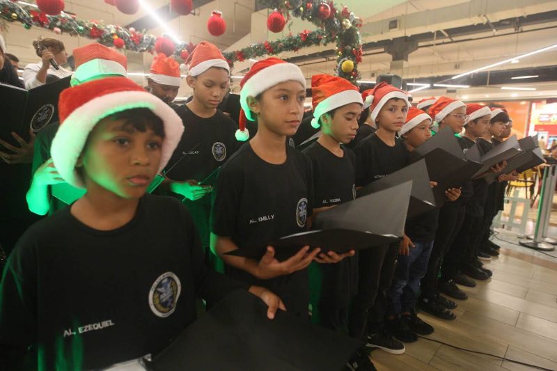 Apresentação do Coral Anjos da Guarda no Shopping Metrópole