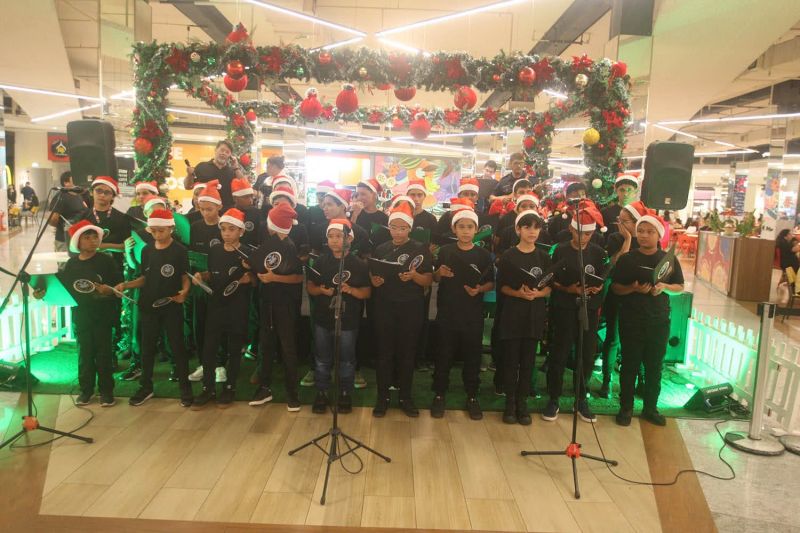 Apresentação do Coral Anjos da Guarda no Shopping Metrópole
