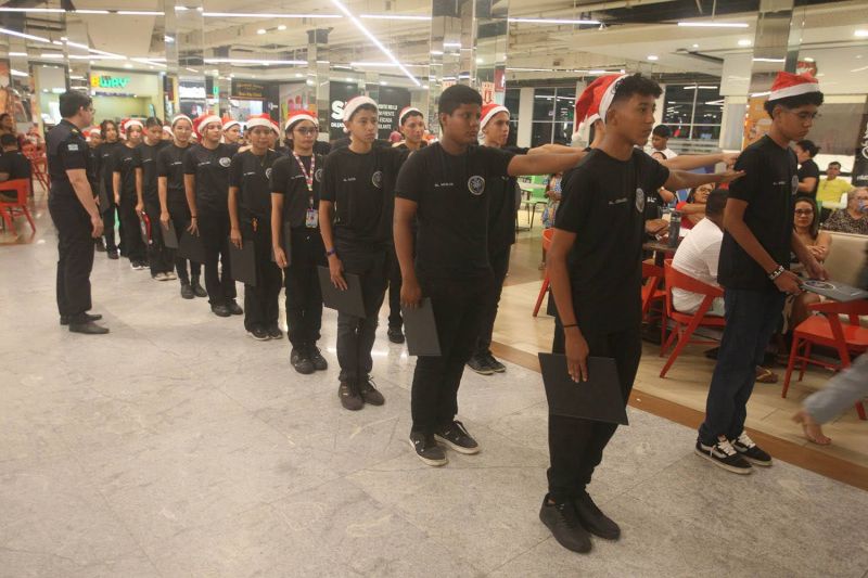Apresentação do Coral Anjos da Guarda no Shopping Metrópole