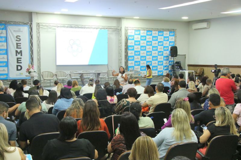 Certificação de Gestores da Educação no auditório da SEMED