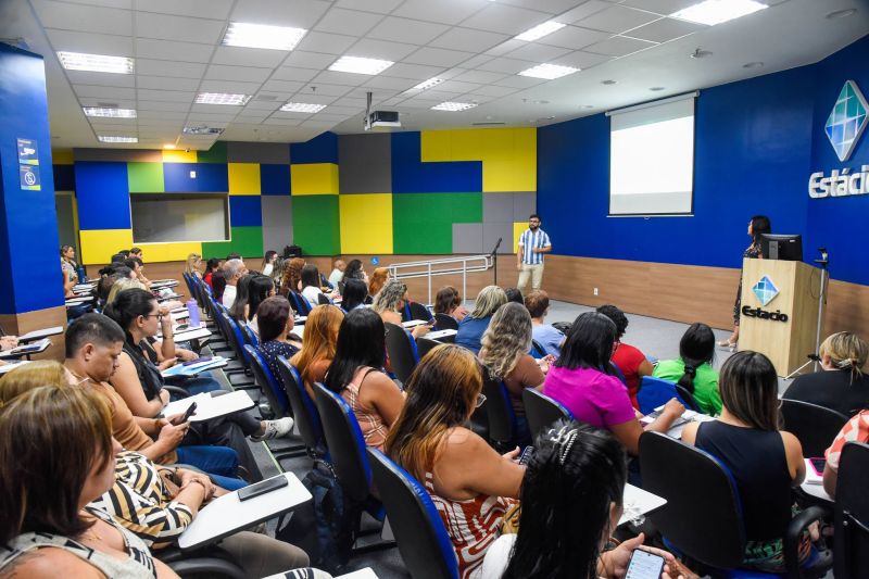 Formação de Gerentes de Saúde no auditório da Estácio