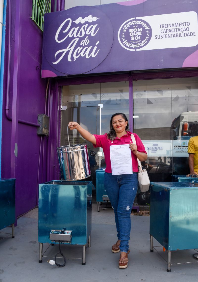 Entrega de branqueamento de açaí na Casa do Açaí