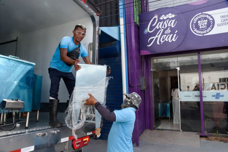 Entrega de branqueamento de açaí na Casa do Açaí