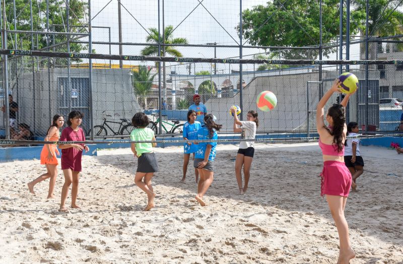 Projeto Esporte nas Férias, na praça Tancredo Neves na Cidade Nova 4
