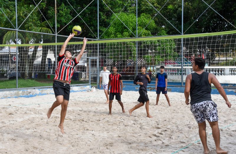 Projeto Esporte nas Férias, na praça Tancredo Neves na Cidade Nova 4