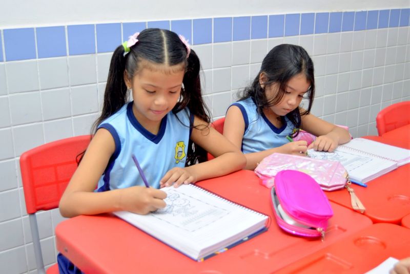 Abertura do ano letivo na escola Hildegarda de Miranda