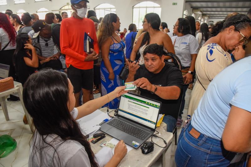 Entrega de guias de consultas para 600 pessoas