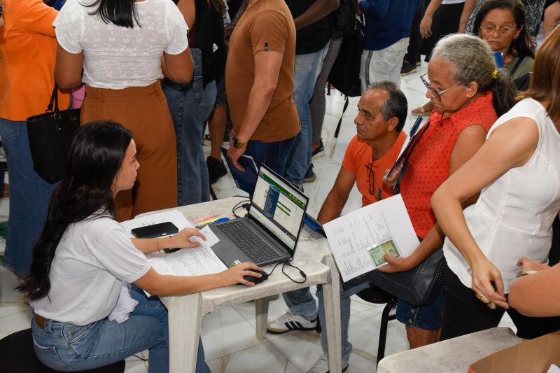 Entrega de guias de consultas para 600 pessoas